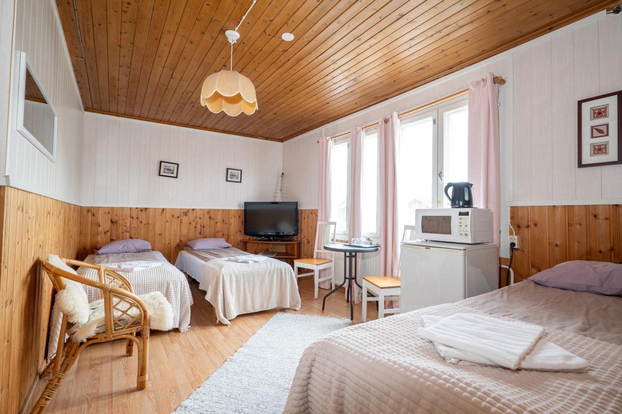 Arctic Guesthouse & Igloos Рануа Екстериор снимка